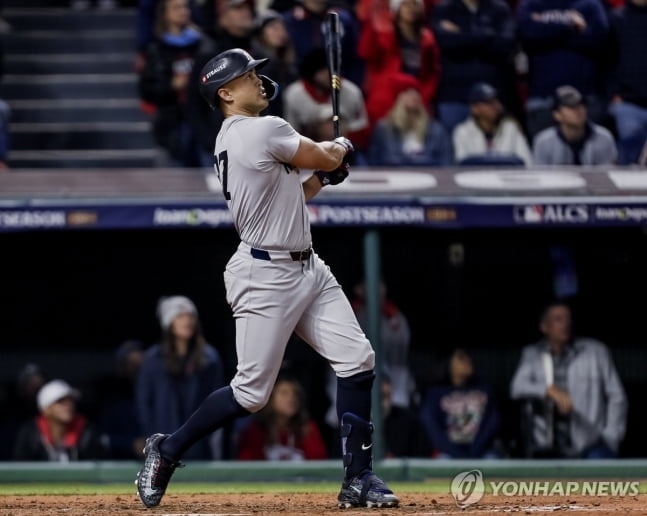 塞维利亚vs赫罗纳全场数据：射门数16-11，射正数5-4