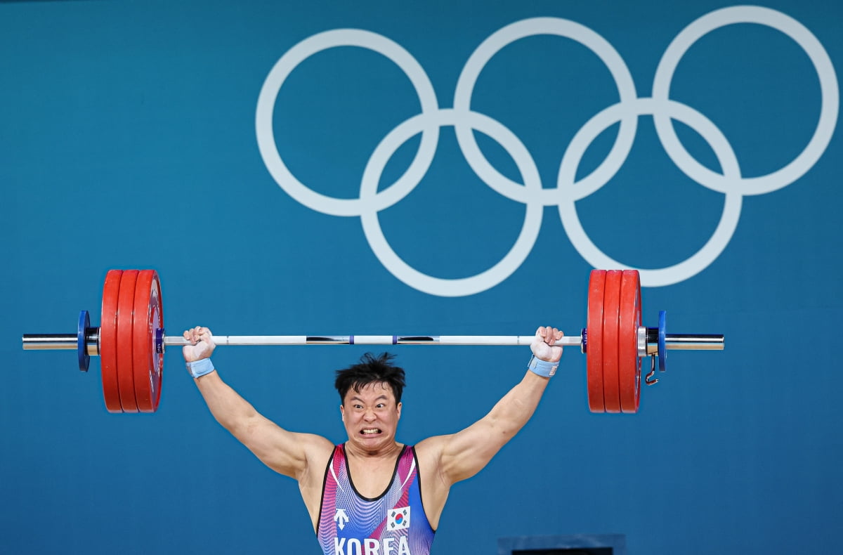 英媒：曼联总监阿什沃思主导布莱顿3年前100万镑出售哲凯赖什