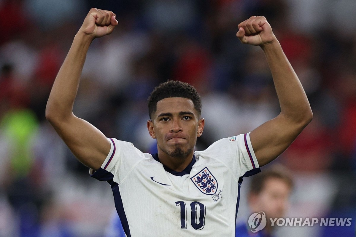 ✈️曼联主场4-0大胜！重返英超积分榜上半区